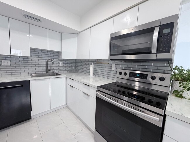 1788 SW 81st Way in Davie, FL - Foto de edificio - Building Photo