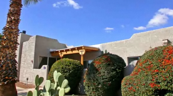 Reflections in the Catalinas in Tucson, AZ - Foto de edificio - Building Photo