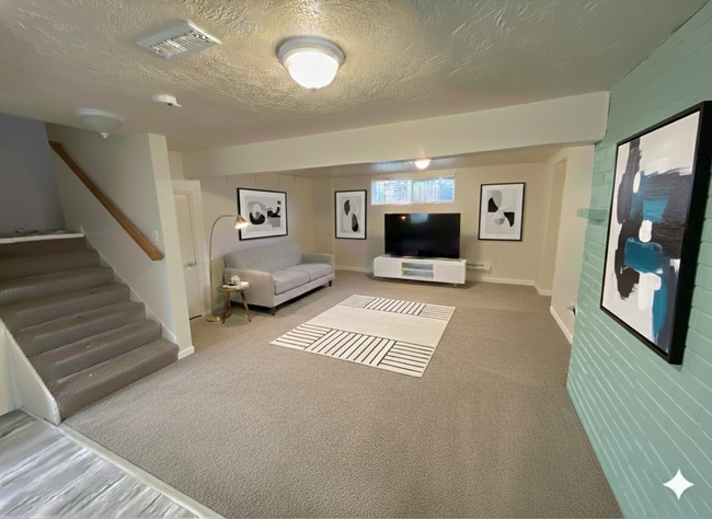 950 E 1000 S, Unit Basement Unit in Springville, UT - Foto de edificio - Building Photo