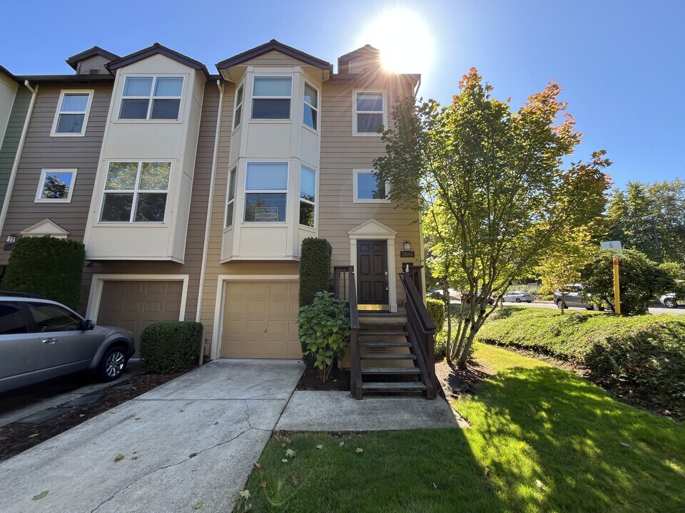 13065 SW Seca Ct in Portland, OR - Building Photo
