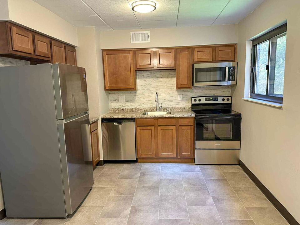 Chateau Apartments in Monroeville, PA - Foto de edificio