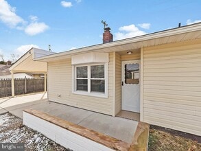 10 Blue Ridge Dr in Levittown, PA - Building Photo - Building Photo