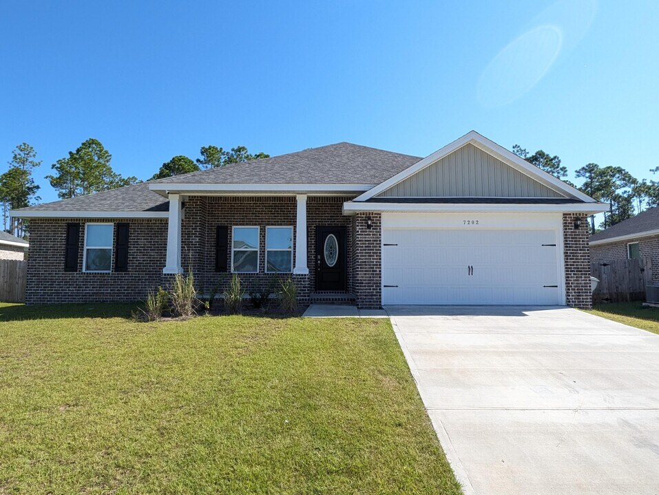 7202 Lost Treasure Ct in Navarre, FL - Building Photo