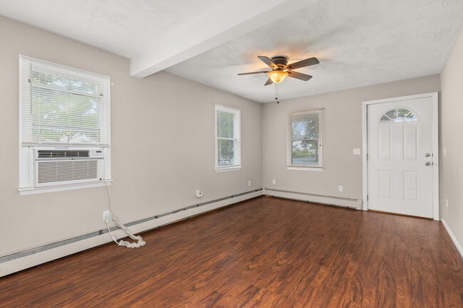 447 Johnson Ave, Unit 1 in Ronkonkoma, NY - Building Photo - Building Photo