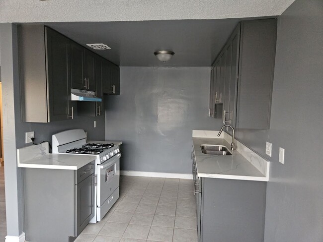 433 Fairwood Way, Unit D in Upland, CA - Building Photo - Building Photo