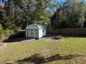 4635 Johns Cemetery Rd in Middleburg, FL - Foto de edificio - Building Photo