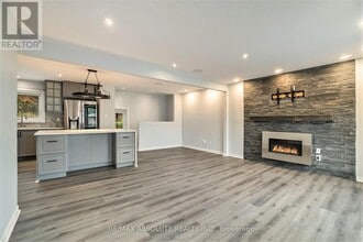 20 Harwick Crescent in Ottawa, ON - Building Photo - Building Photo