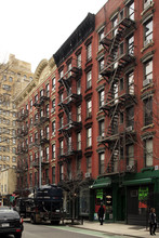 87 Christopher St in New York, NY - Building Photo - Building Photo