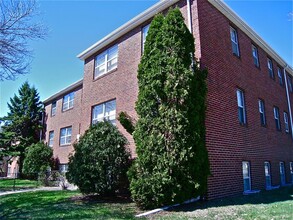 Ford Parkway Apartments in St. Paul, MN - Building Photo - Building Photo