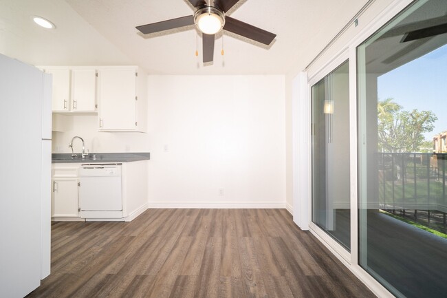 1440 Oak Dr, Unit F08 in Vista, CA - Building Photo - Building Photo