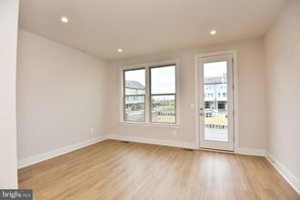 11296 ARISTOTLE St, Unit 612 in Manassas, VA - Building Photo - Building Photo