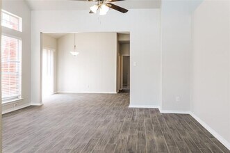 1936 Pine Ridge Dr in Bedford, TX - Building Photo - Building Photo
