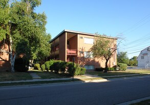 Cedar East Apartments in East Lansing, MI - Building Photo