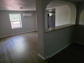 147 Walnut Rd in Nocona, TX - Foto de edificio - Building Photo
