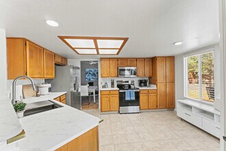 6591 Enchanted Valley Dr in Reno, NV - Building Photo - Building Photo