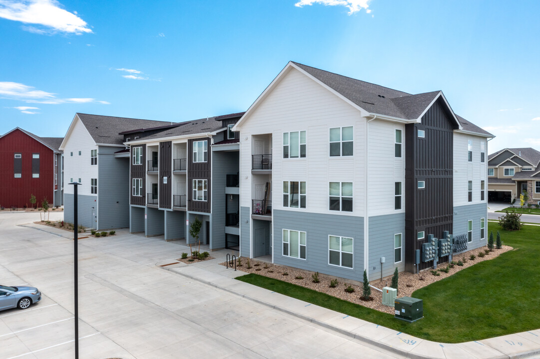 Mountain View Apartments at RainDance in Windsor, CO - Foto de edificio