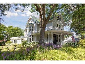 206 5th St S in Stillwater, MN - Foto de edificio - Building Photo