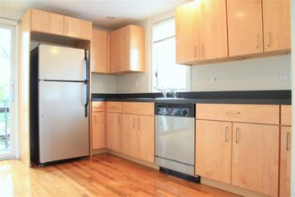 1110 Massachusetts Ave, Unit 4 in Cambridge, MA - Building Photo - Building Photo