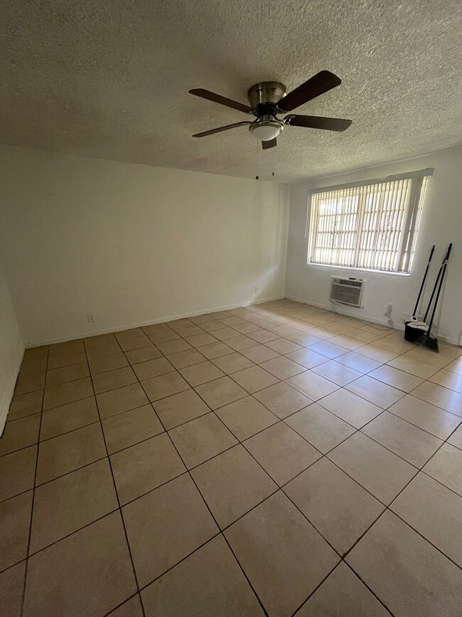 15812 NW 38th Ct-Unit -15810 NW 38th Court in Miami Gardens, FL - Building Photo - Building Photo