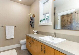 61337 Kindle Rock Lp in Bend, OR - Building Photo - Building Photo