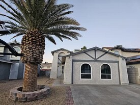 517 Inness Ave in Henderson, NV - Building Photo