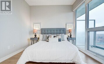 115 McMahon Dr in Toronto, ON - Building Photo - Building Photo