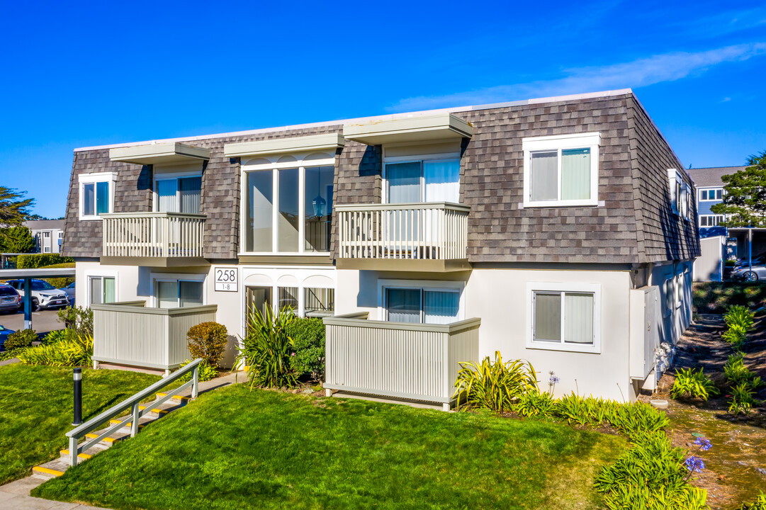 Fairmont Apartments in Pacifica, CA - Building Photo