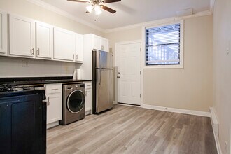 730 W Roscoe St, Unit 2W in Chicago, IL - Building Photo - Building Photo