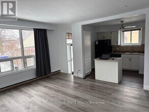 22 Billingsgate Crescent in Ajax, ON - Building Photo - Building Photo