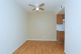 Tamarus Park Apartments in Las Vegas, NV - Building Photo - Interior Photo