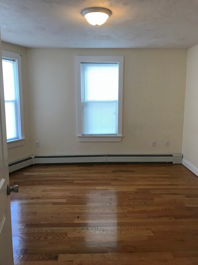 799 Merrimack St in Lowell, MA - Building Photo - Building Photo