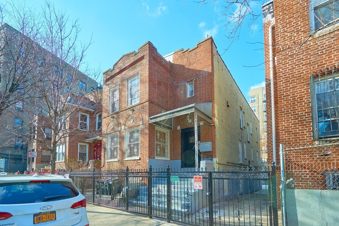 1549 Selwyn Ave in Bronx, NY - Building Photo