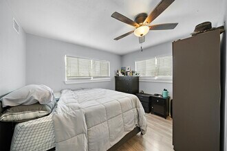 1012 Broadway Avenue J in Galveston, TX - Building Photo - Building Photo