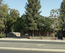 Kings Court Apartments in Fresno, CA - Foto de edificio - Building Photo