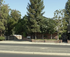 Kings Court Apartments in Fresno, CA - Building Photo - Building Photo