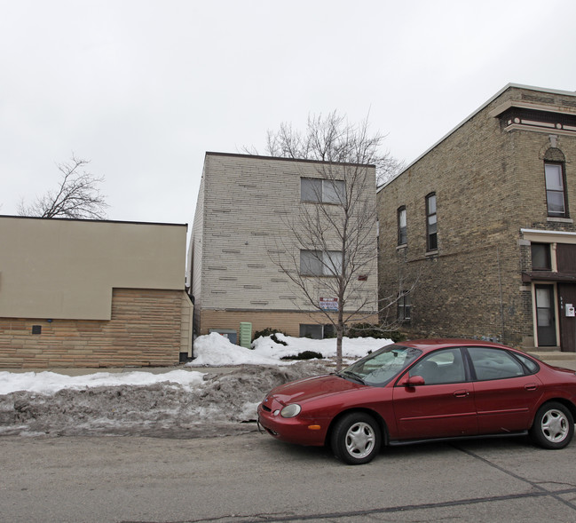 550 W Main St in Madison, WI - Foto de edificio - Building Photo