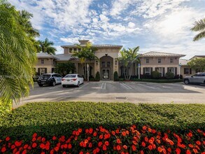 7010 NW 106th Ave in Doral, FL - Building Photo - Building Photo