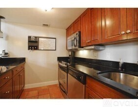 68 Baldwin St, Unit 21 in Boston, MA - Foto de edificio - Building Photo