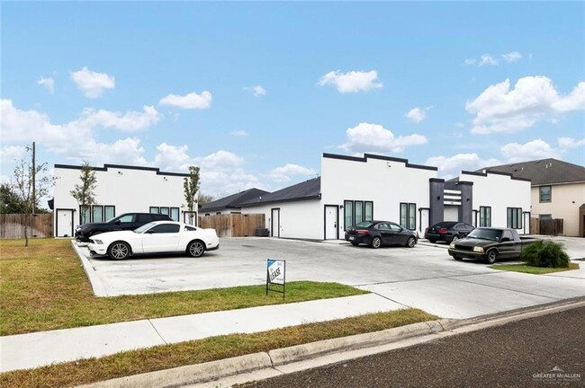 1429 W Harrison Ave, Unit 2 in Alton, TX - Building Photo - Building Photo