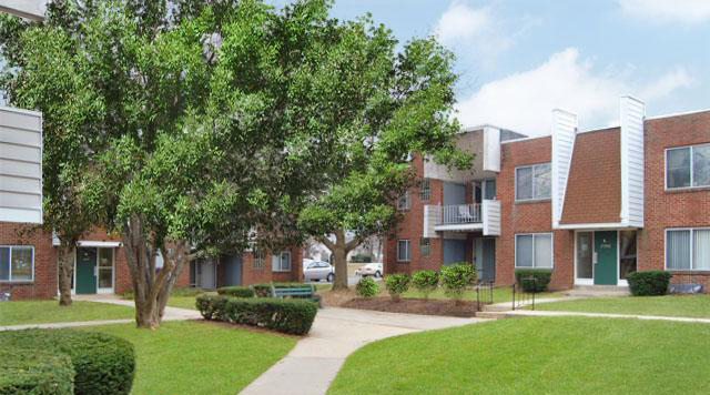 Stonehenge Court Apartments in Bethlehem, PA - Building Photo - Building Photo