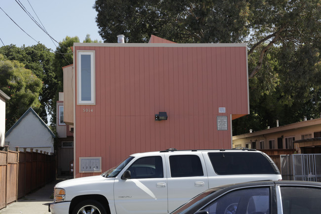 3012-3014 E 16th St in Oakland, CA - Building Photo - Building Photo