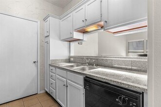 5616 Preston Oaks Rd in Dallas, TX - Building Photo - Building Photo
