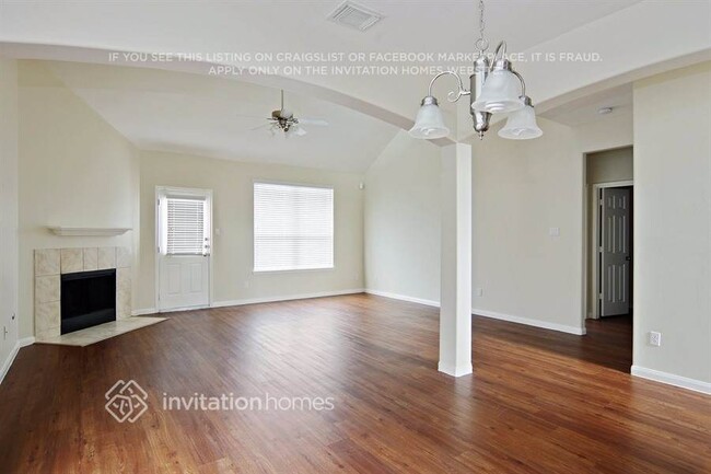 3807 Liberty Square Trail, Unit 1238 in Fresno, TX - Foto de edificio - Building Photo