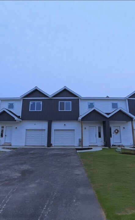 15 Giovanni Ct in Troy, NY - Building Photo