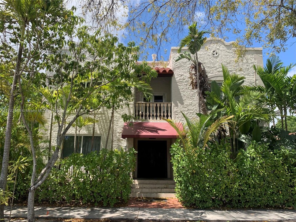 712 SW 56th Ave in Coral Gables, FL - Building Photo