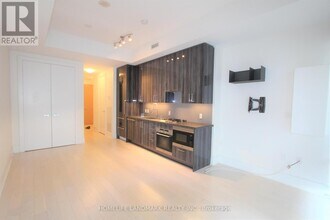 29 Queens Quay E in Toronto, ON - Building Photo - Building Photo