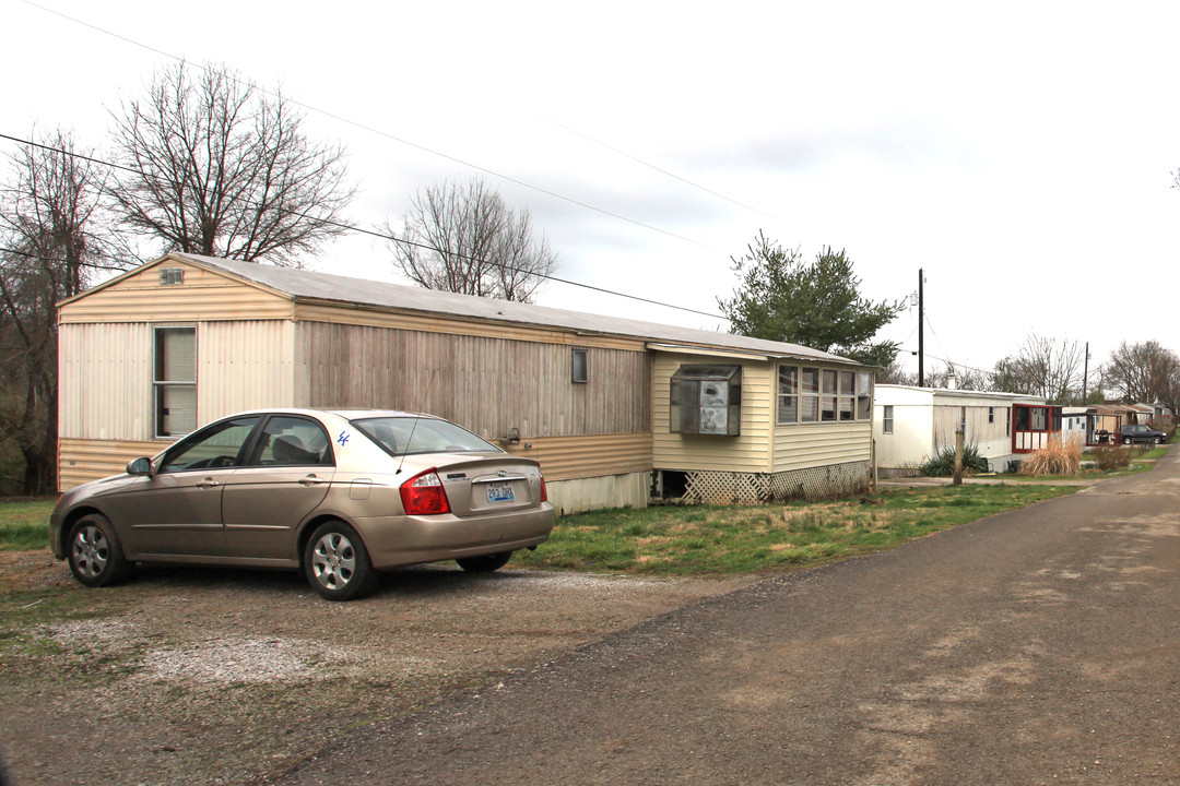 225 Bethlehem Rd in Paris, KY - Building Photo