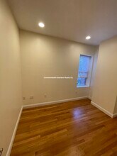 1801 Beacon St, Unit 6 in Brookline, MA - Building Photo - Building Photo