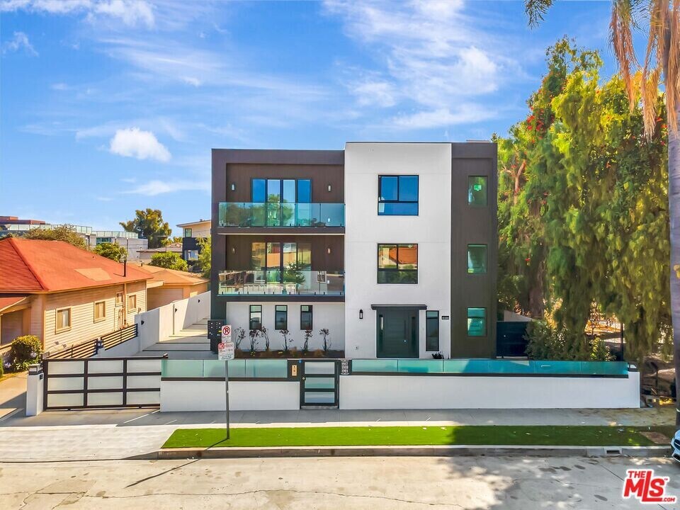 1921 Federal Ave in Los Angeles, CA - Building Photo
