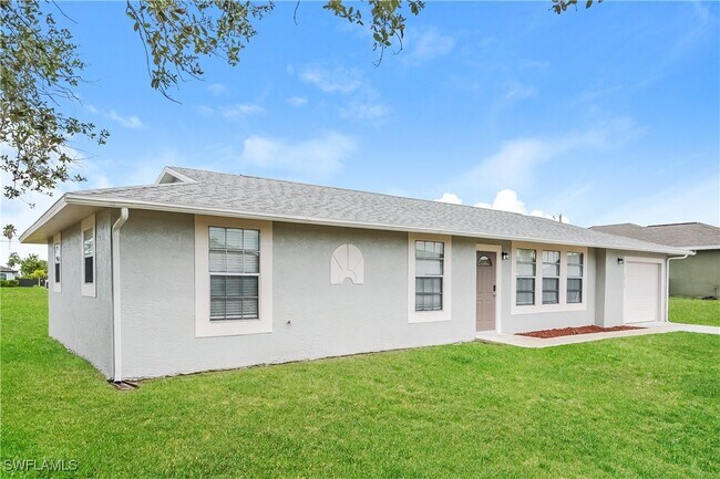 1911 NE 17th Pl in Cape Coral, FL - Building Photo - Building Photo
